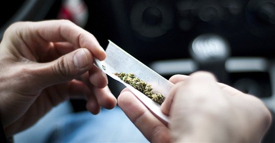 الحكومة تكشف مصير الموظفين الممتنعين عن إجراء تحاليل المخدرات