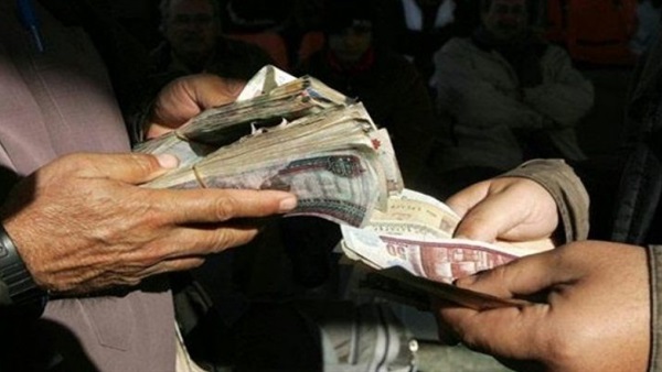 ضبط شخص لاتجاره غير المشروع بالنقد الأجنبي