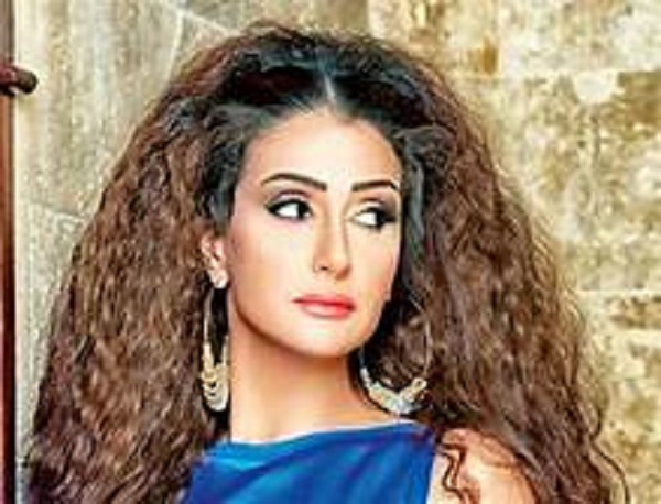 على رأسهن سوسن بدر وغادة عبدالرازق وأنغام.. فنانات تزوجن رجال فى عمر أبنائهن