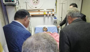 بالصور.. سامح عاشور يزور محامية الشرقية المُصابة ويؤكد دعمها