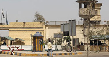 ضبط أوراق تضم تحركات الإخوان مع سيدة أثناء زيارة زوجها فى سجن طرة