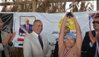 السباحون من ذوي الاحتياجات في البحر الأحمر يستعدون لعبور المانش (صور)