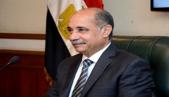 وزير الطيران يأمر بإزالة الكافتيريات المتواجدة أمام مطار القاهرة: لا تليق بمصر
