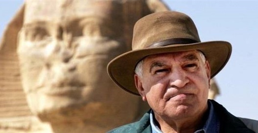 زاهي حواس يكشف مفاجأة عن حريق كاتدرائية نوتردام في فرنسا
