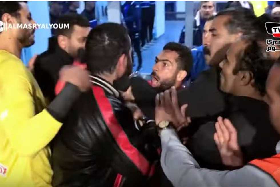 لحظة تعدي أحمد فتحي بالأيدي على إداري بيراميدز: «عايز يكسب» أشعلت غضبه (فيديو)