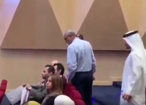 مشاجرة بين مستشار مصري وبحرينيين.. وأحد الحضور: الشيعة على راسك