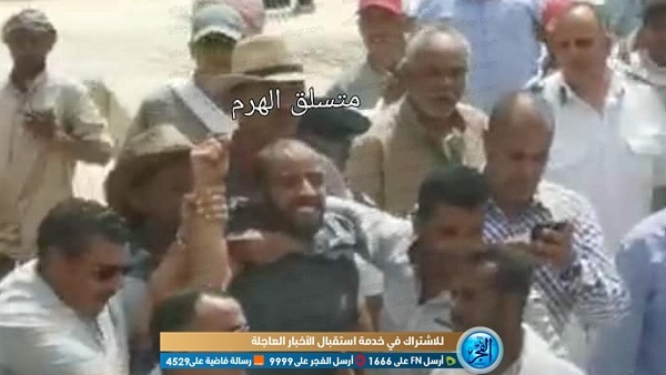 شاهد.. لحظة القبض على متسلق الهرم بحضور مصطفى وزيري