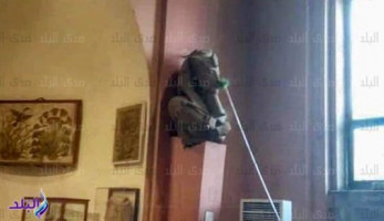 مدير المتحف المصري: تم لفت نظر المرممة بعد تنظيف إخناتون من الأتربة بالزعافة