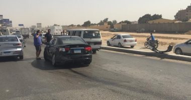 توقف حركة المرور على طريق الفيوم الصحراوى بعد إصابة شخص فى حادث تصادم