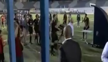 شاهد.. إعتداء جماهير الزمالك على الصباحى حكم مباراة الداخلية