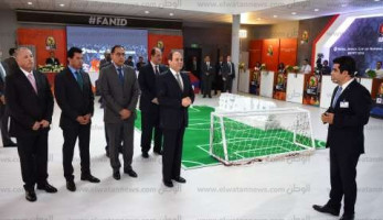 الرئيس السيسي يتسلم أول "بطاقة مشجع" في بطولة كأس الأمم الأفريقية