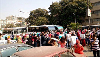 بالفيديو.. وقفة طلابية أمام "التعليم" لإلغاء النظام الجديد