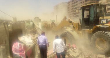 صور..إزالة 25 عقارا و16عشة بترعة الطوارئ وتسكين الأهالى بمشروع أهالينا 1