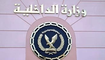 مصدر أمنى: الصورة المتداولة على فيس بوك لشخص يضبط طالبة لا ينتمي للشرطة