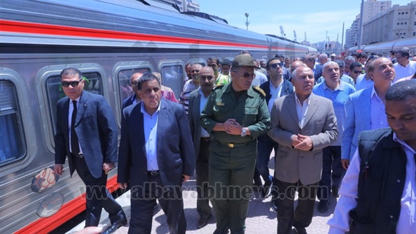 وزير النقل يلغي تصاريح السفر المجانية للعاملين بالسكك الحديدية