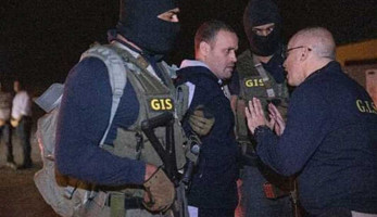لقطات جديدة للإرهابي هشام عشماوي أثناء ترحيله من ليبيا (فيديو)