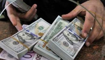 انهيار الدولار أمام الجنيه.. خبير اقتصادي يعدد الأسباب ويفجر مفاجأة..فيديو
