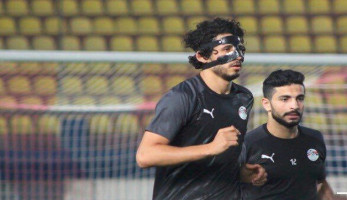 أحمد حجازي يشارك في مران المنتخب مرتديا "قناعا طبيا"