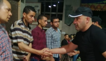 السقا أول الحاضرين في عزاء محمد أبو الوفا بالفيوم (صور)