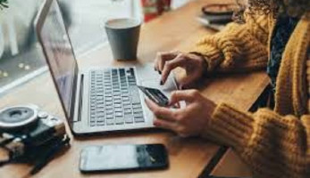 "التخطيط": تجديد رخص المركبات إلكترونيا عبر بوابة الحكومة وتطبيقات المحمول وتوصيلها للمنازل بالبريد