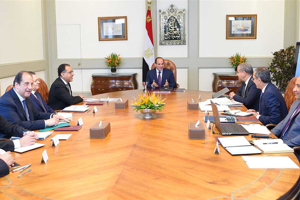 السيسي يوجه بتوفير السلع الأساسية وتلبية احتياجات المواطنين بالأسعار المناسبة