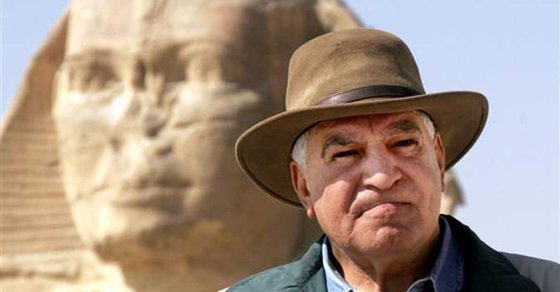 زاهي حواس يناشد محامي مصر بمقاضاة بائعي رأس توت عنخ آمون في لندن