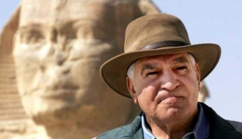 زاهي حواس يناشد محامي مصر بمقاضاة بائعي رأس توت عنخ آمون في لندن