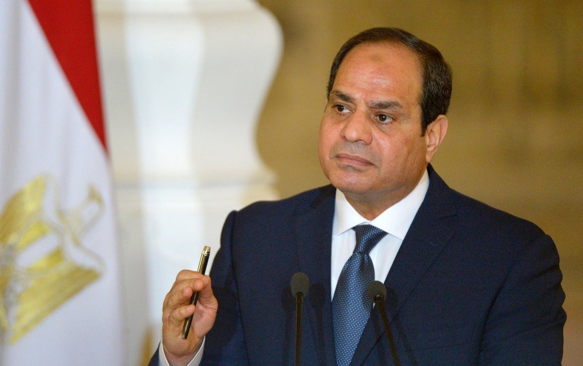 الرئيس السيسي يدعو أسر الشهداء لحضور مباراة منتخب مصر أمام جنوب أفريقيا اليوم