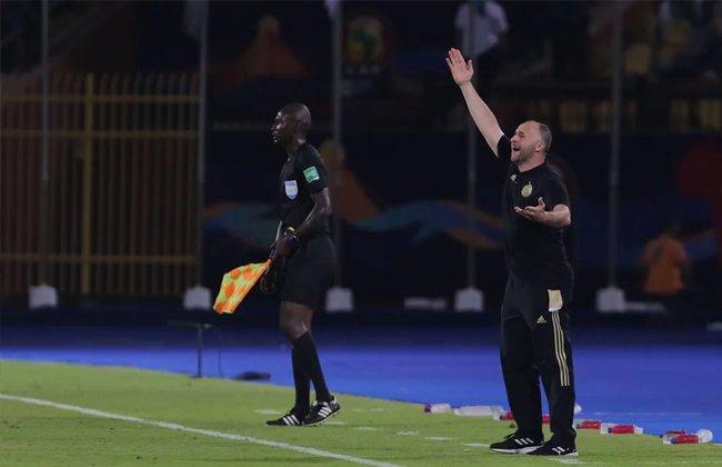 جمال بلماضي يوضح تصريحاته بشأن تشجيع جماهير مصر للجزائر فى النهائي