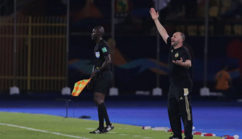 جمال بلماضي يوضح تصريحاته بشأن تشجيع جماهير مصر للجزائر فى النهائي