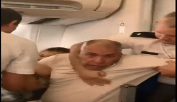 "ذعر وصراخ وحالات إغماء".. تفاصيل الاعتداء على راكب مصري داخل طائرة رومانيا