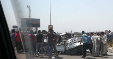 مصرع طفلة وإصابة 7 أشخاص فى حادث تصادم سيارتين بالصف