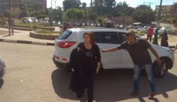 رجاء الجداوي وميرفت أمين وإلهام شاهين يشاركن في تشييع جنازة والدة يسرا