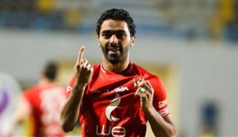 أول بطولة ليا.. حسين الشحات يحتفل بالدوري مع الأهلي