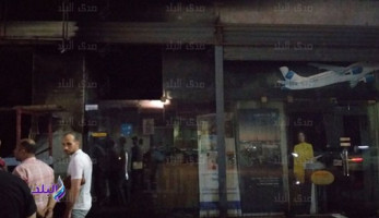 احتراق مبنى مكون من ٣ طوابق لشركة سياحة بوسط القاهرة.. صور