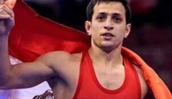 هيثم محمد يحصد ذهبية المصارعة بدورة الألعاب الأفريقية