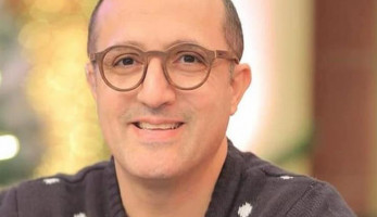 "خوذة لتبريد الرأس".. شريف مدكور يكشف كيف واجه العلاج الكيماوي