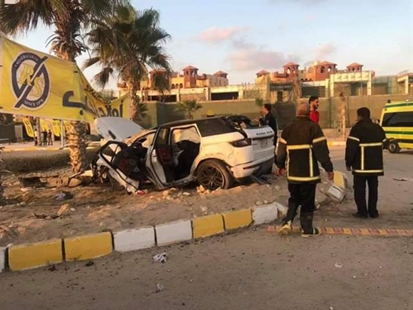 عمرو زكي يتعرض لحادث مروع بطريق الساحل الشمالي (صور)