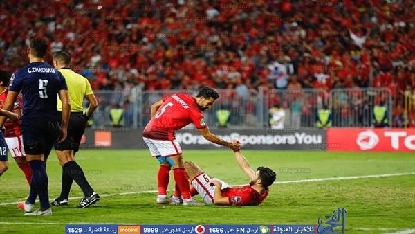 عاجل - نجم الأهلي يتعرض لإصابة قوية (فيديو)