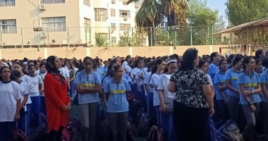 صور.. بدء الدراسة فى 12 محافظة بجميع الصفوف.. وحضور كبير للطلاب