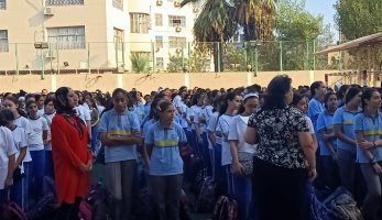 صور.. بدء الدراسة فى 12 محافظة بجميع الصفوف.. وحضور كبير للطلاب