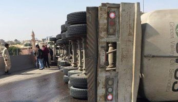 زحام مرورى بسبب انقلاب سيارة نقل بطريق إسكندرية الصحراوى وغلق منزل المحور