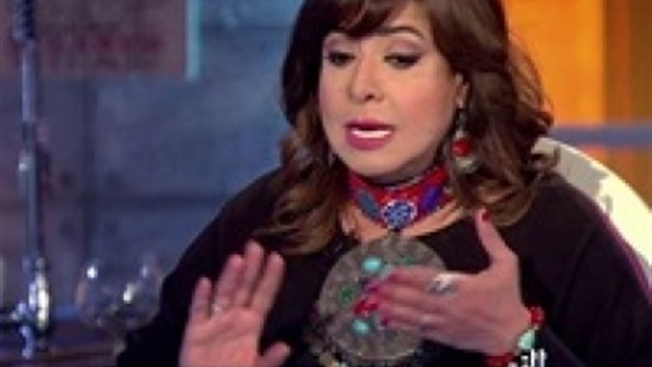 شخص مجهول يهُدد نشوى مصطفى ويتتبع منزلها.. والأخيرة تلجأ للشرطة