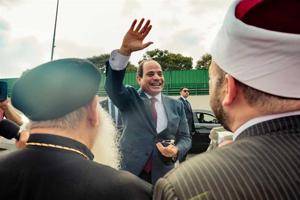 الرئيس السيسي عقب عودته: «احنا جامدين أوي.. كل حاجة ماشية كويس» (فيديو)