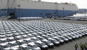 «الضرائب» تنفي فرض ضريبة 30% على السيارات المستوردة ومحلية الصنع