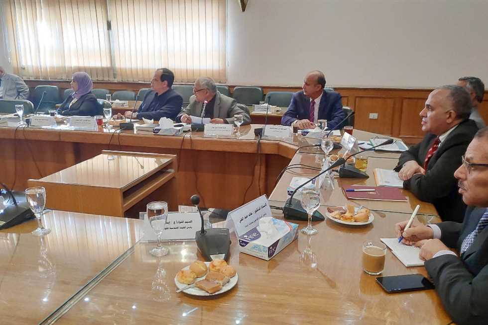 بالصور.. وزير الري يترأس اجتماع المجلس الاستشاري الأعلى للسد العالي
