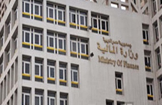 المالية: رفع الحد الأدنى للأجور من 1200 جنيه إلى 2000 سيبدأ من الشهر المقبل