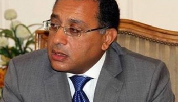 مدبولي يبحث مع شركة بوينج الأمريكية تحديث أسطول مصر للطيران