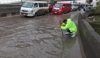 حكايات من القاهرة.. كيف احتجزت الأمطار المواطنين في الشوارع؟