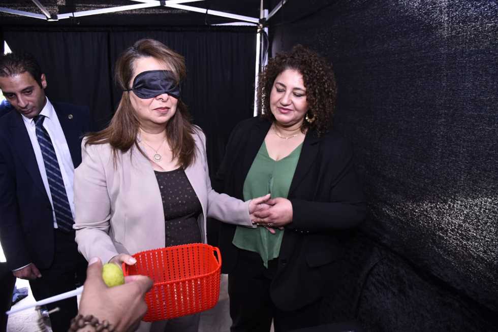 غادة والي تشهد حفل افتتاح تجربة «حوار في الظلام»